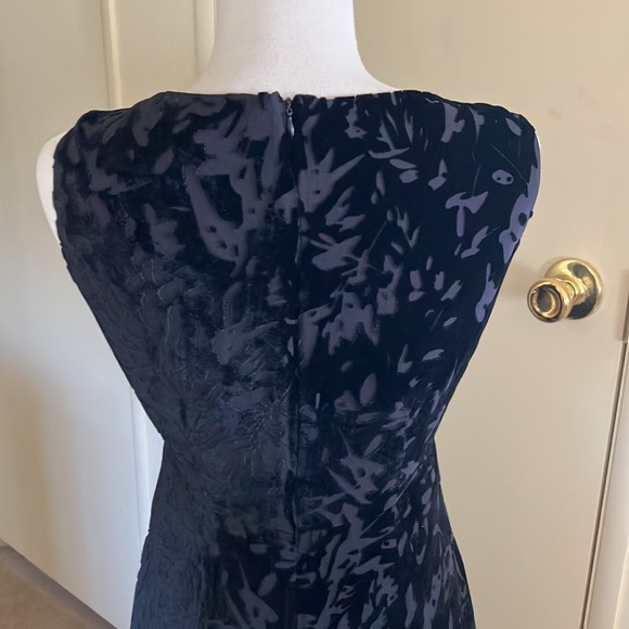 The Limited crushed velvet gown size 2 - Picture 9 of 16